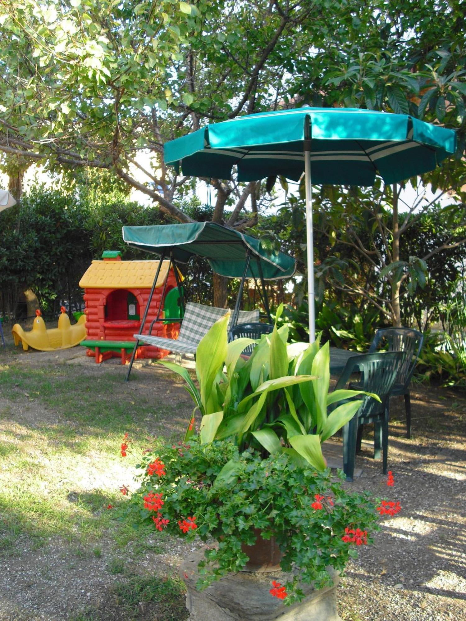 Hotel Garden تيرّينْيا المظهر الخارجي الصورة